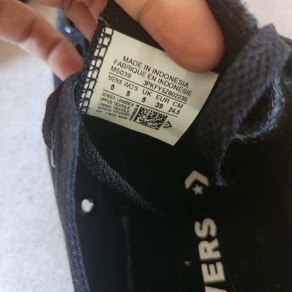 Converse All Black Men's Sneakers - Picture 5 of 5